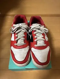 ナイキスニーカー赤