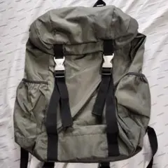 オリーブグリーン フラップ付きバックパック