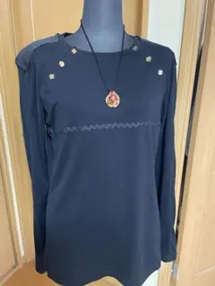 ♦️ルイヴィトン♦️ロゴボタン カジュアルロンT