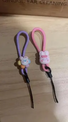 花とウサギの携帯ストラップ