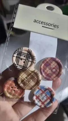 チェック柄プラスチックボタン5個セット