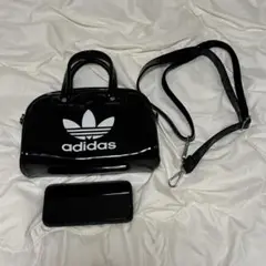 adidas エナメルバック ショルダーバッグ
