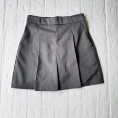 【美品】ジーユー タックショートパンツ グレー M レディース キュロット gu