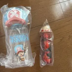 モスバーガー　チョッパーの帽子付きボトル、スナックトング、ルフィのカード