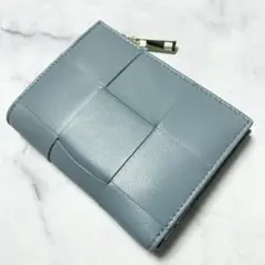 在庫1点【新品】高級羊革 ２つ折り財布 イントレチャート　水色(ファスナー金色)