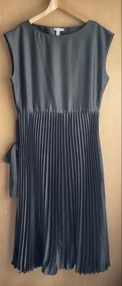 H&M プリーツロングワンピースウエストリボン付き(Mくらい)