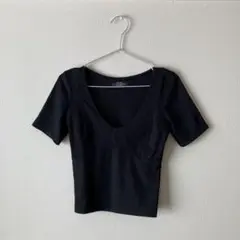【美品】Bershka ブラック 黒 Vネック Tシャツ ミニ丈 ショート丈 M