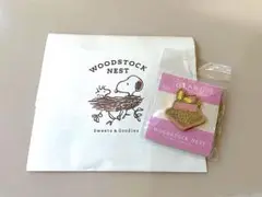 小樽限定♡ WOODSTOCK NEST♡ピンバッチ　スヌーピー　茶屋