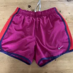 Nike ドライフィット ピンクショートパンツ