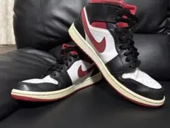 エアジョーダン1 Mid "White/Gym Red Black"