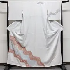薄いグレー地に絞りと刺繍の付け下げ 着物