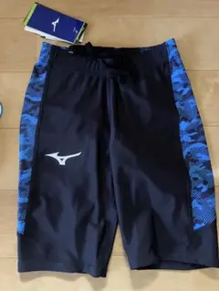 新品タグ付きMizuno 競泳水着 黒・青 迷彩柄　ボーイズ