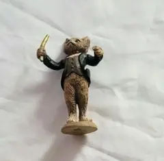 美品 ミニ置物 バロン風ネコ インテリアアクセント