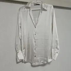 ZARA ザラ　サテンブラウス　長袖シャツ　Vネック　開襟シャツ　パール