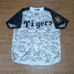 阪神タイガース　迷彩柄ユニフォーム風Tシャツ