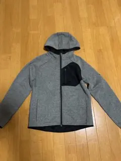 PUMA フード付きグレーパーカー