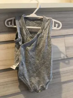 ユニクロ　UNIQLO グレー ノースリーブ ラップボディ 60cm