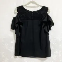 【Apuweiser-riche】オフショルダー フリル 黒 トップス