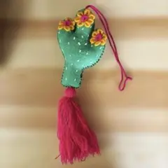 サボテン　フェルトの飾り　メキシコ雑貨