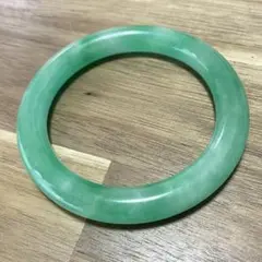 翡翠 緑色 バングル