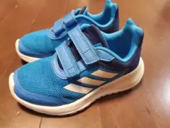 adidas 青いスニーカー ベルクロストラップ 17cm