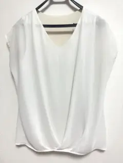ホワイト　シフォン　ノースリーブ　ブラウス