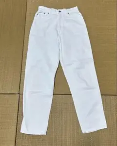 ホワイト ストレートレッグ デニムパンツ