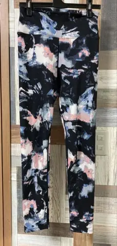 （中古）PHILOSOPHIA ヨガパンツ 黒とピンクの抽象デザイン