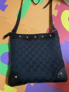 GUCCIショルダーバッグ スタッズ