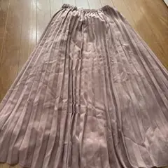 プリーツロングスカート