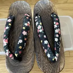 花柄鼻緒の木製草履