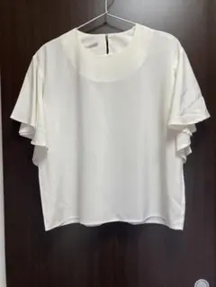 salus フリル袖 ホワイト 半袖トップス