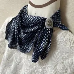 ネイビーとホワイトのドットスカーフ