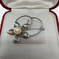 パールブローチ