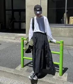 feepur ドロストナイロンティアードスカート ブラック