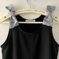 ブラックタンクトップ ギンガムチェックリボン付き