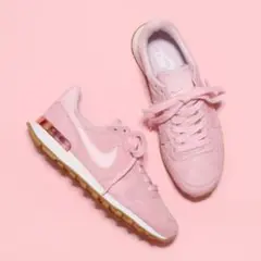 NIKE　W INTERNATIONALIST SD PRISM PINK