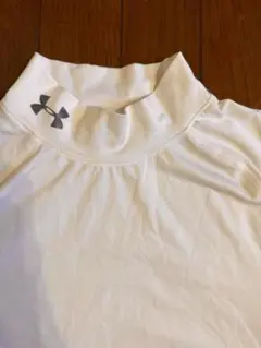 Under Armour ホワイト ハイネック アンダーシャツ