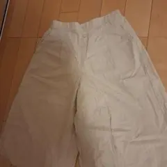 ベージュ ガウチョパンツ ボタン付き