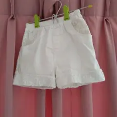 ホワイトレース付きショートパンツ