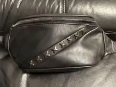 黒 レザー ボディバッグ