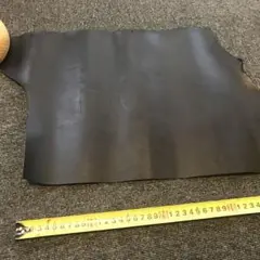 お値引中❗️入手困難です　焼印マーク付き　ブラックサドルレザー　1、3ミリ厚　１枚