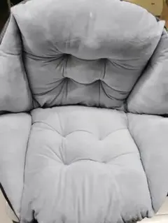 パッド入りのライトグレー椅子*4