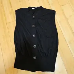 ブラック ボタン付きノースリーブベスト