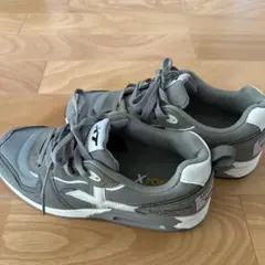 XT TOKYO グレー ランニングシューズ
