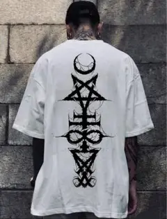新品(未使用)ホワイト Tシャツ メタル　デザイン