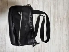 黒 ショルダーバッグ ジッパーポケット付き