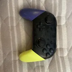 Nintendo Switch コントローラー 黒/紫/黄