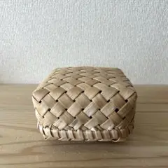 秋田県 イタヤ細工 蓋付きかご おにぎりかご 正方形