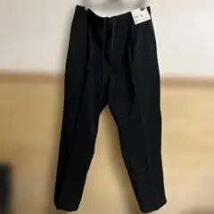 UNIQLO ブラック タックテーパードパンツ DRY